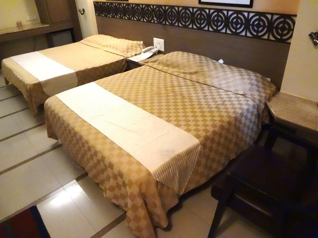Hotel Samrat Mumbai Exteriör bild